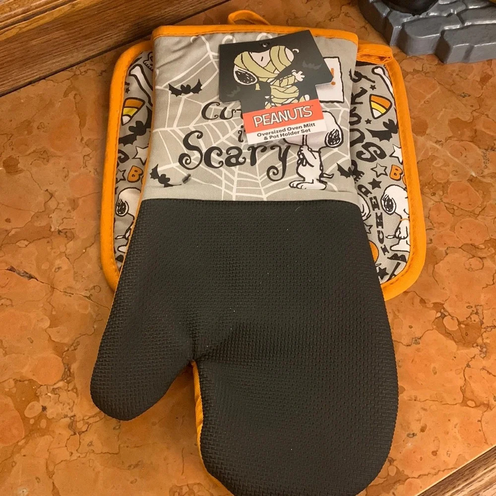 Peanuts Snoopy Halloween Oversized Oven Mitt & Pot Holder set NEW